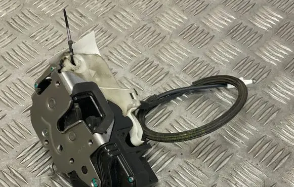 Opel Insignia A Front door lock