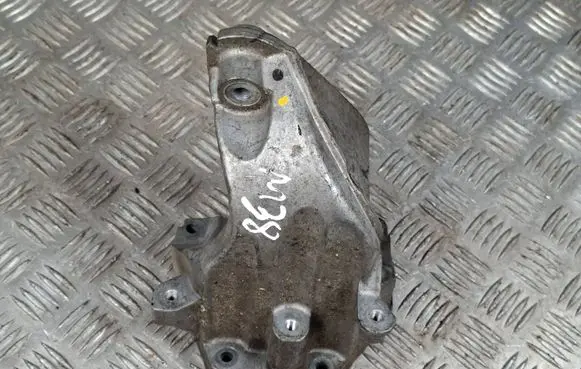 Mercedes-Benz C AMG W204 Engine mounting bracket A6512230004