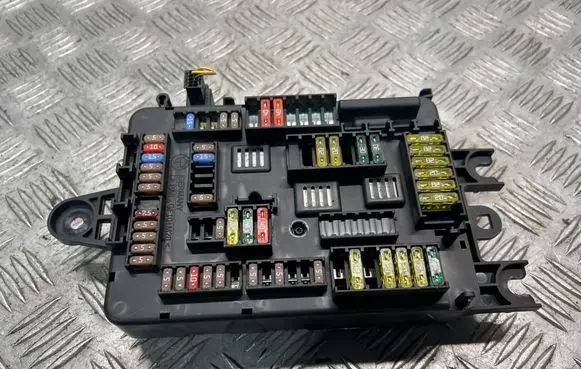 BMW 3 F30 F35 F31 Fuse module 9261110