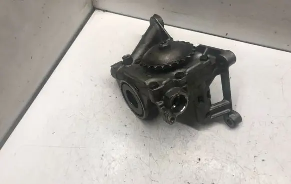 Audi A6 S6 C5 4B Oil pump balance shaft 059115105H 059115121C