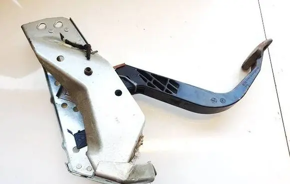 Opel Zafira B Brake pedal 13192503
