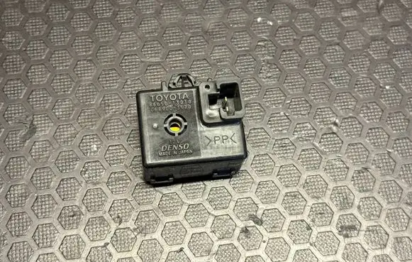 Toyota Avensis T250 Other relay 8665013010 0689003570