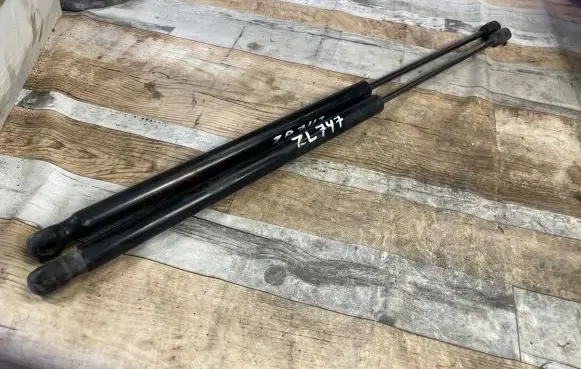 KIA Sorento Tailgate/trunk strut/damper 817713E021