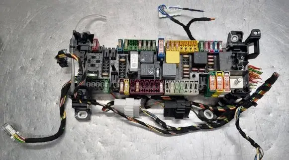 Mercedes-Benz A W176 Fuse module 704TR1AF025