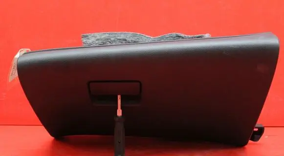 Opel Astra J Glove box