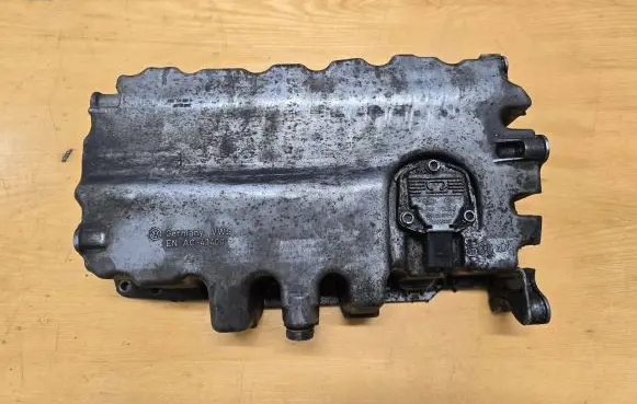 Volkswagen PASSAT B6 Oil sump 03G103601H 1J0907660C GD01456