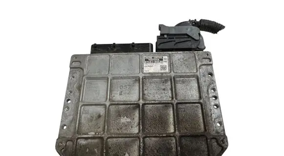 Toyota Avensis T250 Engine control unit/module 8966105E00 MB2753003911