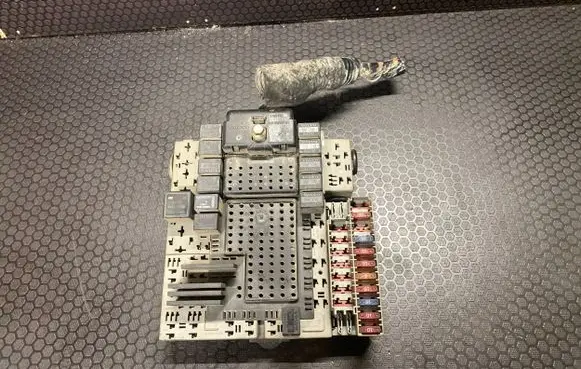 Volvo S80 Fuse module 9162438