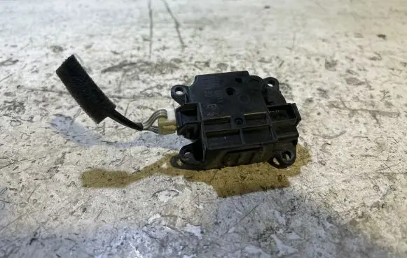 Nissan Murano Z51 Air flap motor/actuator 277323JC1A 151130