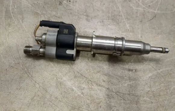 BMW 5 E60 E61 Fuel injector 4548853 10181010