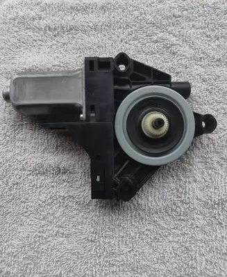 Volvo V40 Front door window regulator motor 31253062