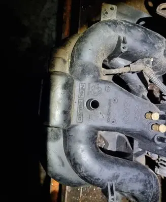 Ford Focus Intake manifold VV13161886