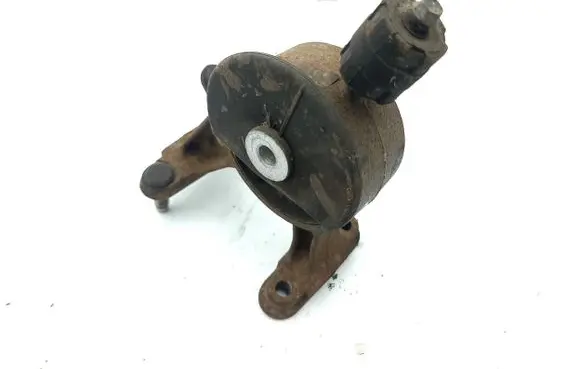 Toyota RAV 4 (XA40) Engine mount bracket