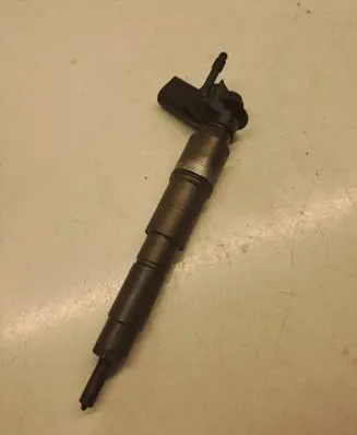BMW 5 E60 E61 Fuel injector 7796042
