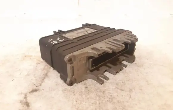 Volkswagen PASSAT B4 Engine control unit/module 8A0907311L 0261203188 06SA2902