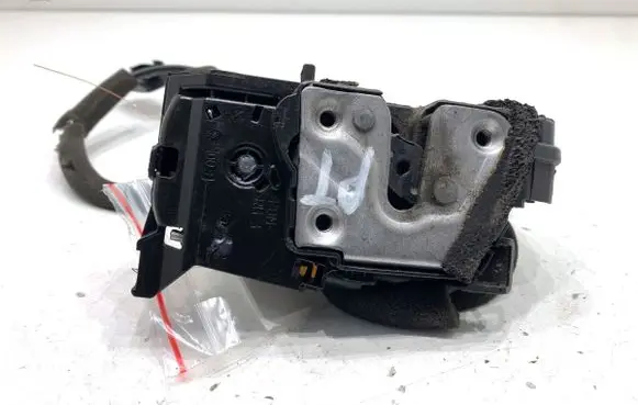 Renault Clio IV Rear door lock 825004167R