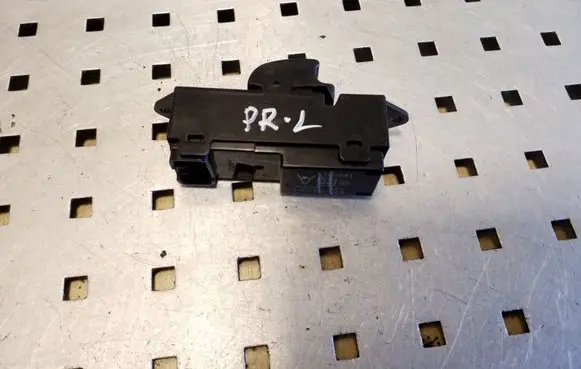 Mitsubishi Outlander Electric window control switch 8608A061
