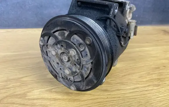 Volvo XC70 Air conditioning (A/C) compressor (pump) 8708581