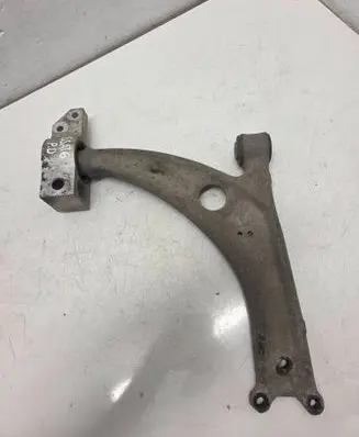 Volkswagen PASSAT B6 Front lower control arm/wishbone 3C0407153B