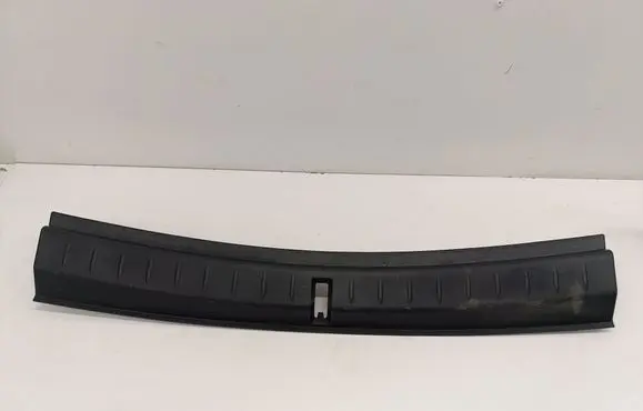 Trunk/boot sill cover protection