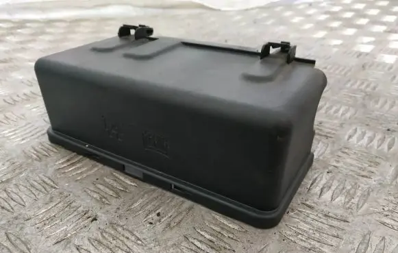 Volvo V40 Cross country Fuse box cover E00021587 21162