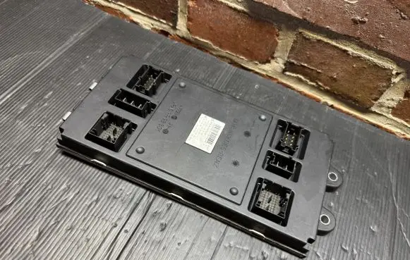 Mercedes-Benz R W251 Fuse box set A1645407562 A1644422200 A1645455732