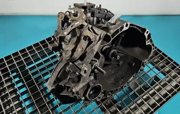 Manual 5 speed gearbox