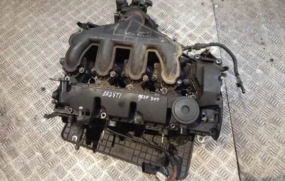 Peugeot 307 Engine head 