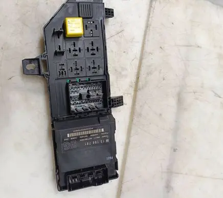 Opel Vectra C Fuse module 13168781 13181984