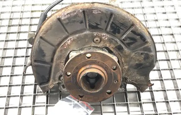 Volkswagen PASSAT B6 Front wheel hub spindle knuckle