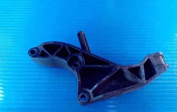 Opel Zafira B Gearbox mounting bracket 24459826