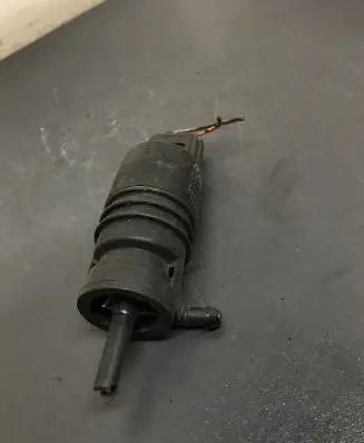 BMW 5 E39 Windscreen/windshield washer pump 693416001
