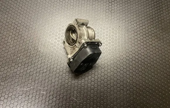 Volkswagen PASSAT B6 Throttle valve 03G128063E 19015702