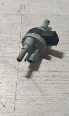 Peugeot 508 II Turbo solenoid valve 9802009480