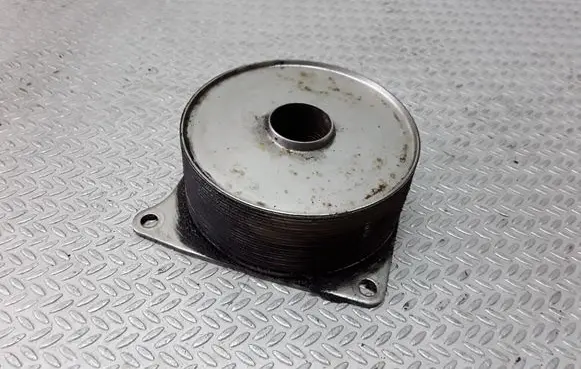Oil filter mounting bracket