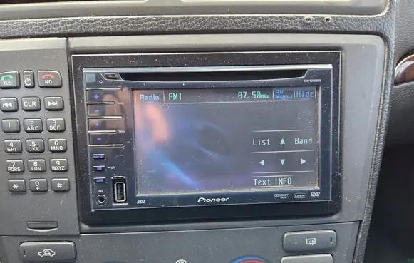 Volvo S60 Radio/GPS head unit trim 