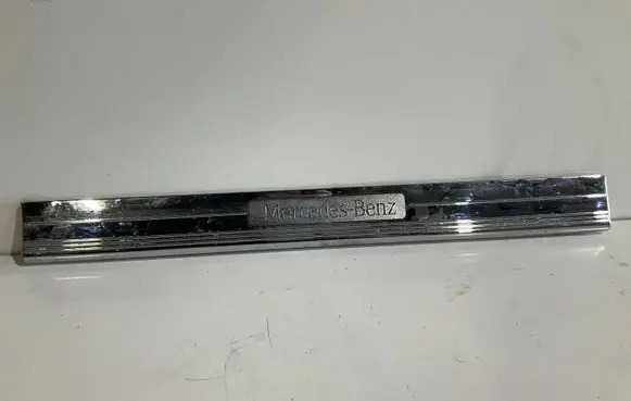 Mercedes-Benz CLS C219 Side skirt front trim A2196800235