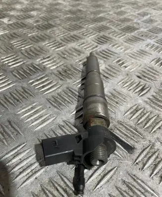 BMW 5 E60 E61 Fuel injector 7792721