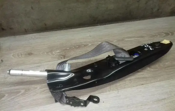 Volvo XC90 Front seatbelt 8619630