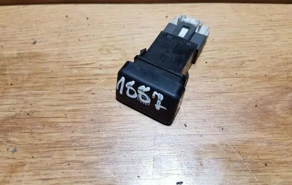 Nissan Almera Windscreen/window heater switch
