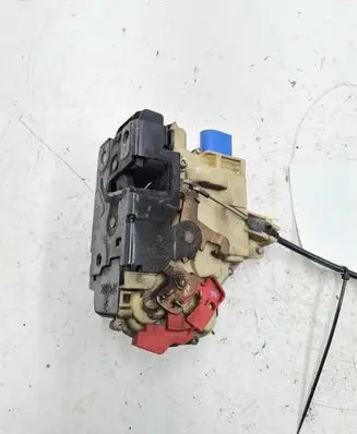 Volkswagen New Beetle Front door lock 