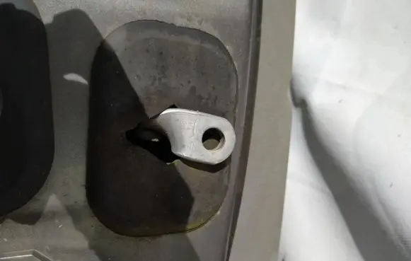 Renault Laguna I Rear door check strap stopper