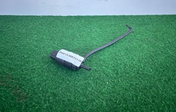 Ford Mondeo MK IV Windscreen/windshield washer pump 6M2113K082AACFV