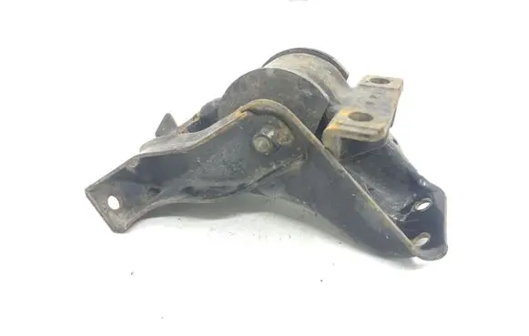 KIA Carens I Engine mount bracket