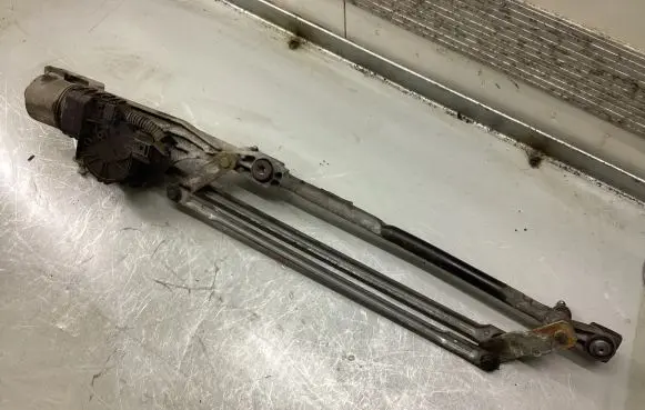 Ford Focus Front wiper linkage and motor 3397020850 4M5117504AC