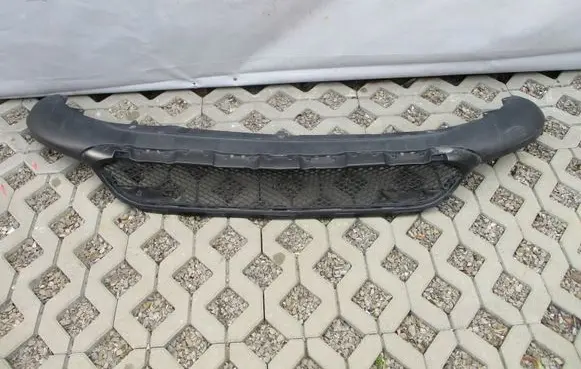 Front bumper lip