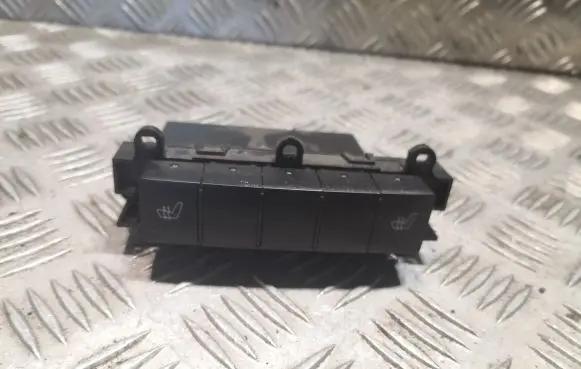Mercedes-Benz B W245 Seat heating switch 1698208510 A1698208510