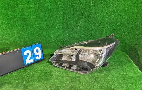 Toyota Yaris Headlight/headlamp
