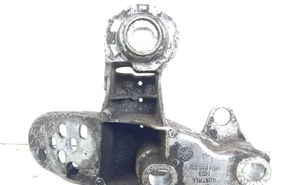 Audi A6 S6 C5 4B Engine mounting bracket 8E0199351