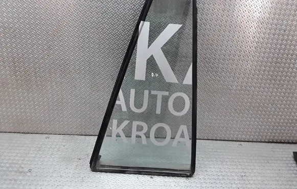 Suzuki Grand Vitara I Rear vent window glass 